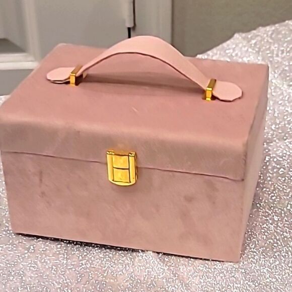 At Home Pink Velvet Jewelry/Watch Organization Box w/Handle - Picture 6 of 10